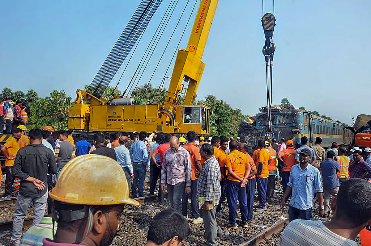 Vizianagaram Train Accident: इस हादसे में अब तक 13 लोगों की मौत हुई है, 50 से ज्यादा लोग घायल है.