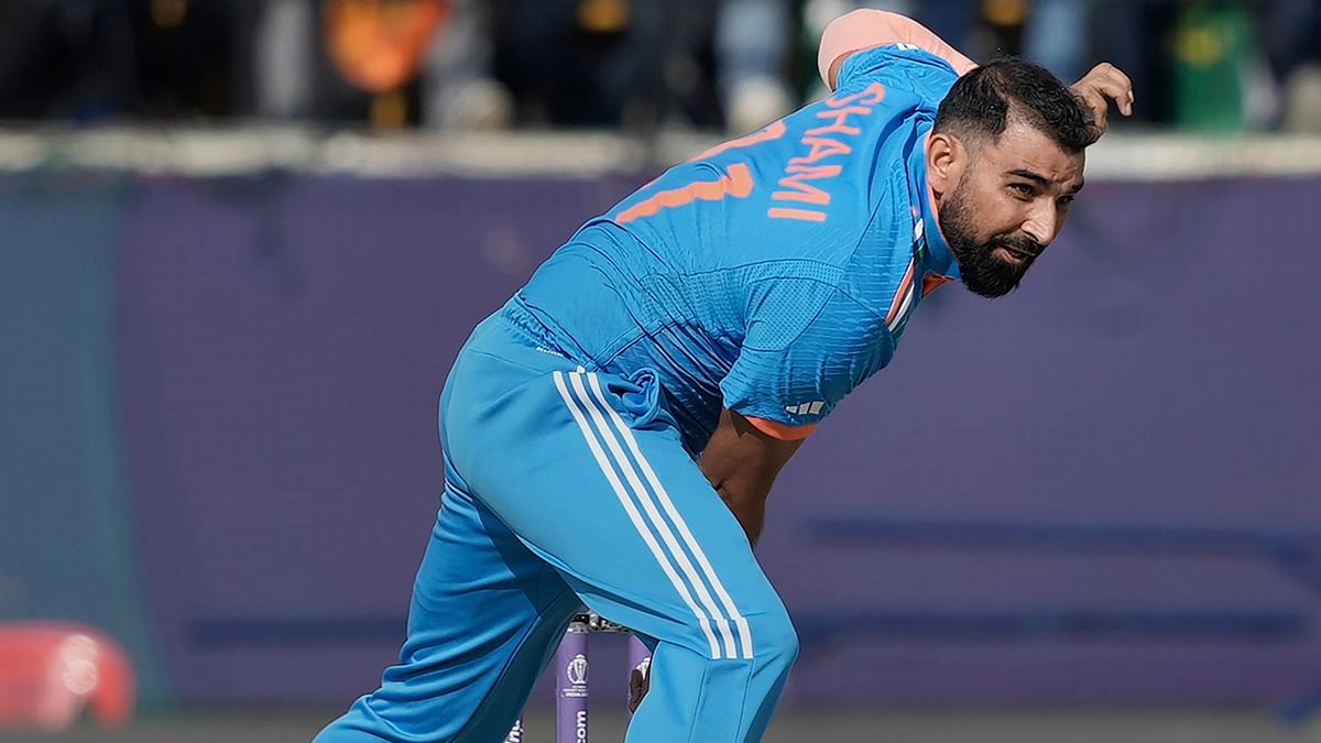 World Cup IND vs NZ: न्यूजीलैंड के खिलाफ मोहम्मद शमी को शार्दुल ठाकुर की जगह टीम में मौका मिला है.
