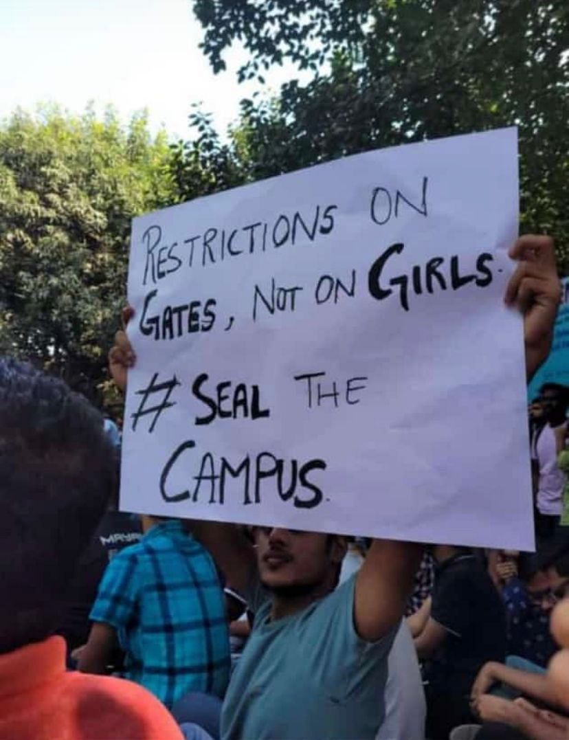 Molestation in BHU: बीएचयू में छात्राओं से लगातार हो रही छेड़खानी की घटनाओं से विश्वविद्यालय प्रशासन और पुलिस पर सवाल उठ रहे हैं.