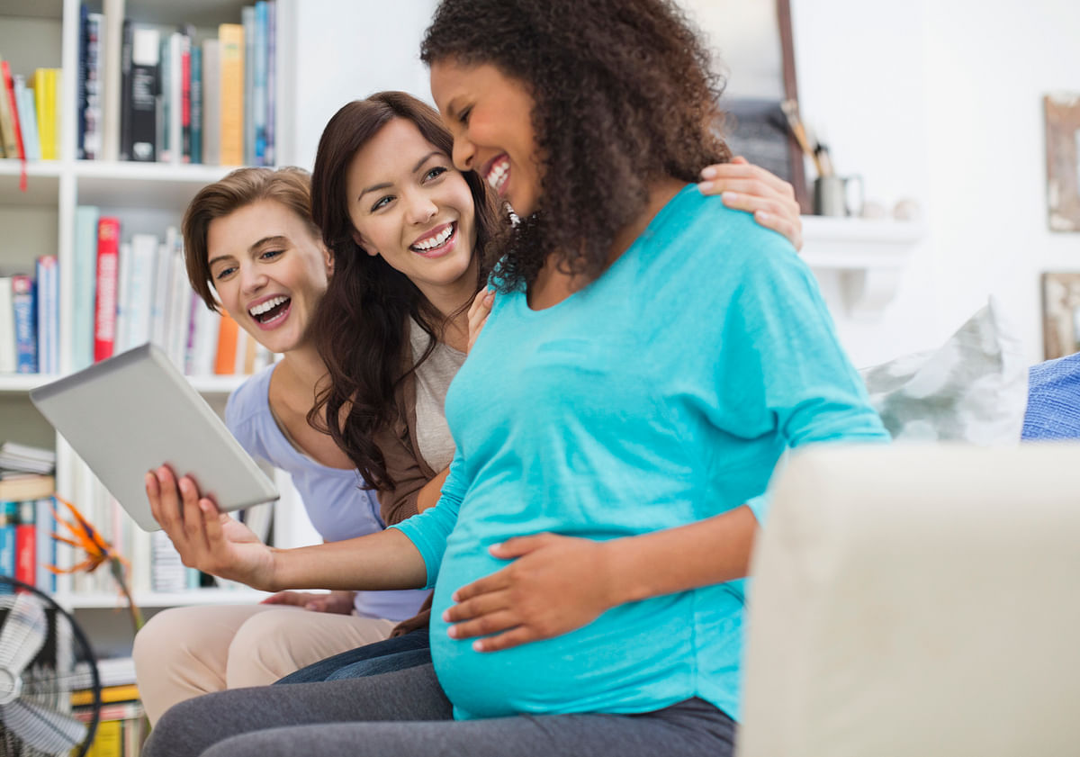 Pregnancy Care Tips: प्रेगनेंसी मूड स्विंग्स को सही ढंग से मैनेज करने की जरूरत होती है.