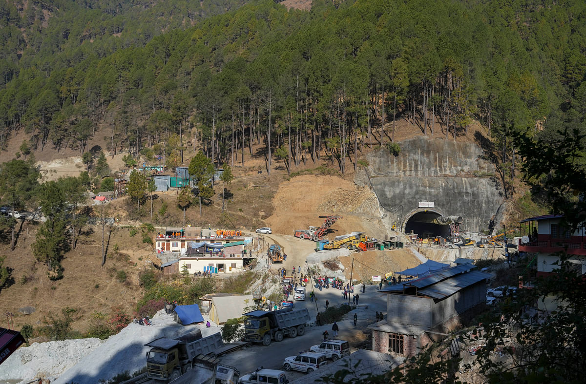 Uttarkashi Tunnel Rescue: बरमा मशीन खराब होने के बाद कल देर रात ड्रिलिंग कार्य रोकना पड़ा था.