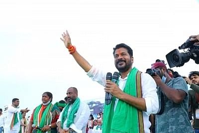 Telangana Election: असदुद्दीन ओवैसी BRS के लिए कई सीटों पर प्रचार कर रहे हैं और उन्होंने तेलंगाना कांग्रेस प्रमुख को ‘RSS अन्ना’ करार दिया है.