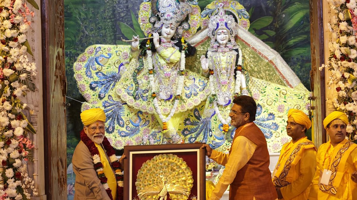 PM मोदी ने मथुरा के श्रीकृष्ण जन्मभूमि मंदिर में की पूजा, राम मंदिर पर क्या कहा? | Photos