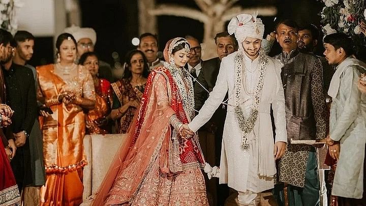 <div class="paragraphs"><p>Swini Khara Wedding: 'चीनी कम' फेम एक्ट्रेस स्विनी खारा ने रचाई शादी, देखें तस्वीरे</p></div>