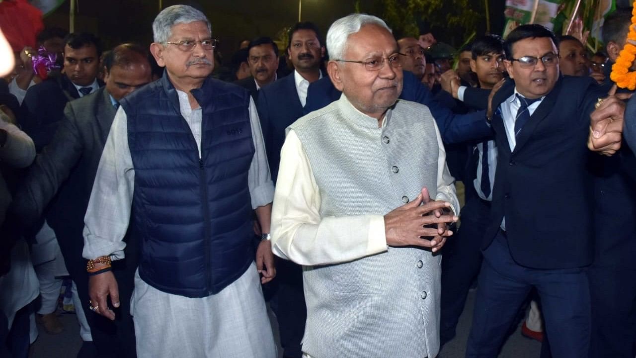 <div class="paragraphs"><p>Bihar:  अध्यक्ष बनने के बाद पटना पहुंचे सीएम नीतीश का हुआ भव्य स्वागत, देखें तस्वीरें</p></div>