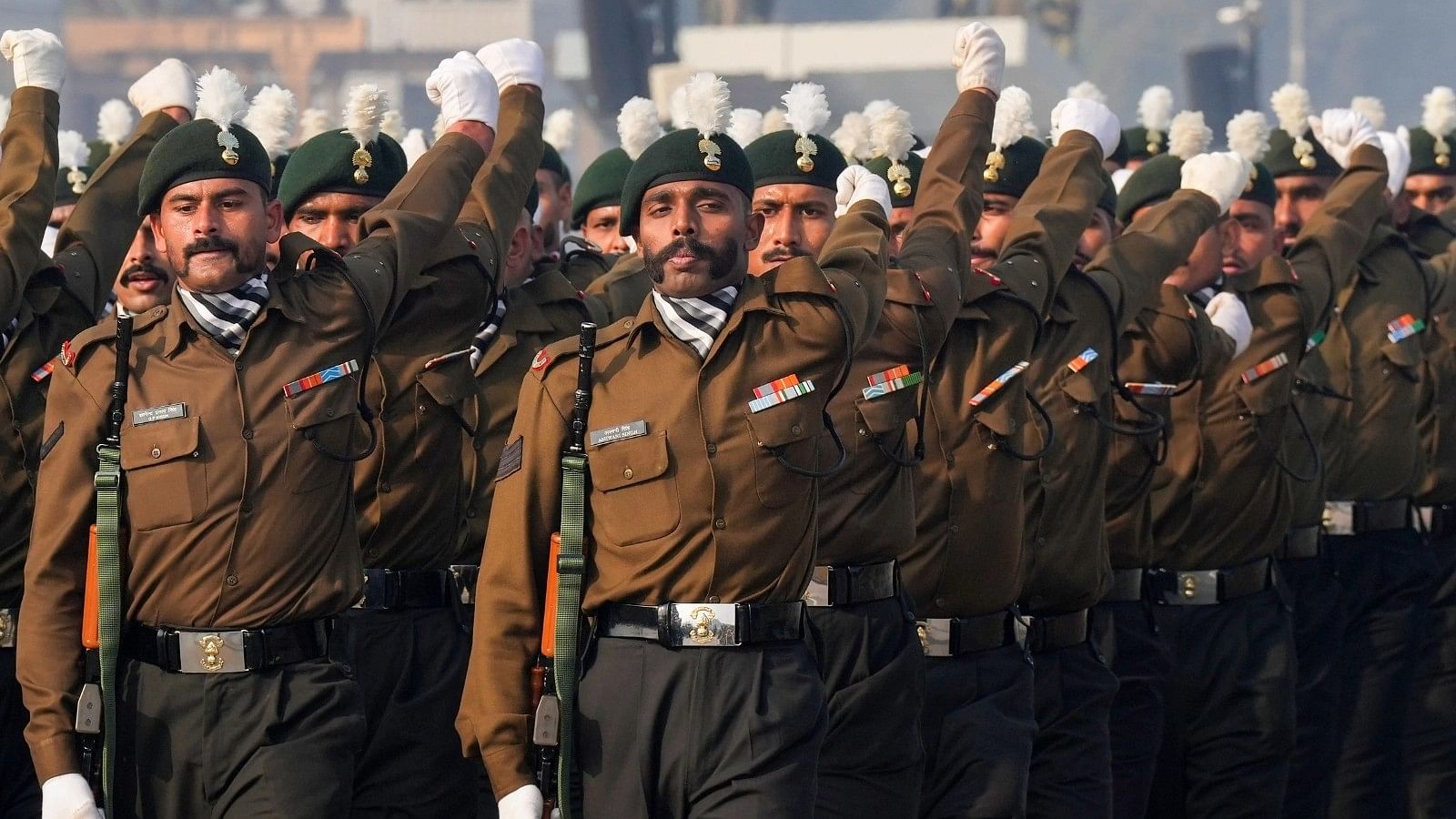 <div class="paragraphs"><p>Republic Day Rehersal: 26 जनवरी की तैयारियों में जुटी भारतीय सेना, किया परेड रिहर्सल|Photos</p></div>