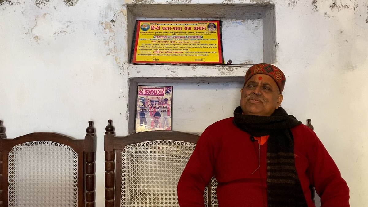 Ayodhya: कारसेवकों के एक दल का नेतृत्व करने वाले 55 वर्षीय संतोष दुबे राम मंदिर निर्माण से प्रसन्न है लेकिन उनकी अपनी कई शिकायतें भी हैं.