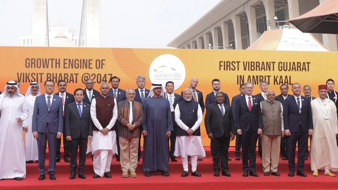 <div class="paragraphs"><p>Vibrant Gujarat Global Summit 2024 का भव्य आगाज, PM बोले- 'नए विचारों का प्लेटफॉर्म'</p></div>