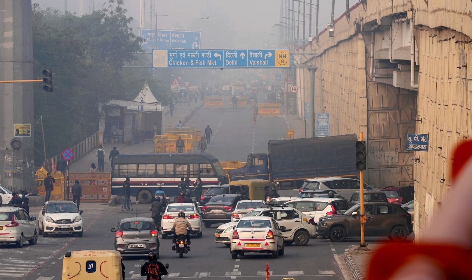 <div class="paragraphs"><p>किसानों की क्या हैं मांगे? दिल्ली की सीमाओं पर भारी सुरक्षा, ट्रैफिक एडवाईजरी जारी</p></div>