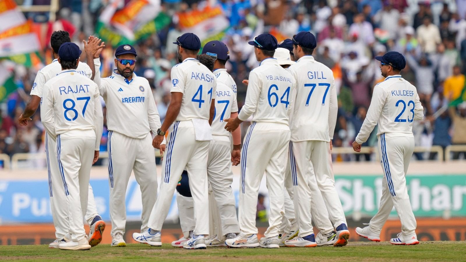 <div class="paragraphs"><p>Ind Vs Eng 4th Test: अश्विन का पंजा, भारतीय फिरकी में फंसी इंग्लैंड, 145 रनों पर हुई ऑलआउट</p></div>