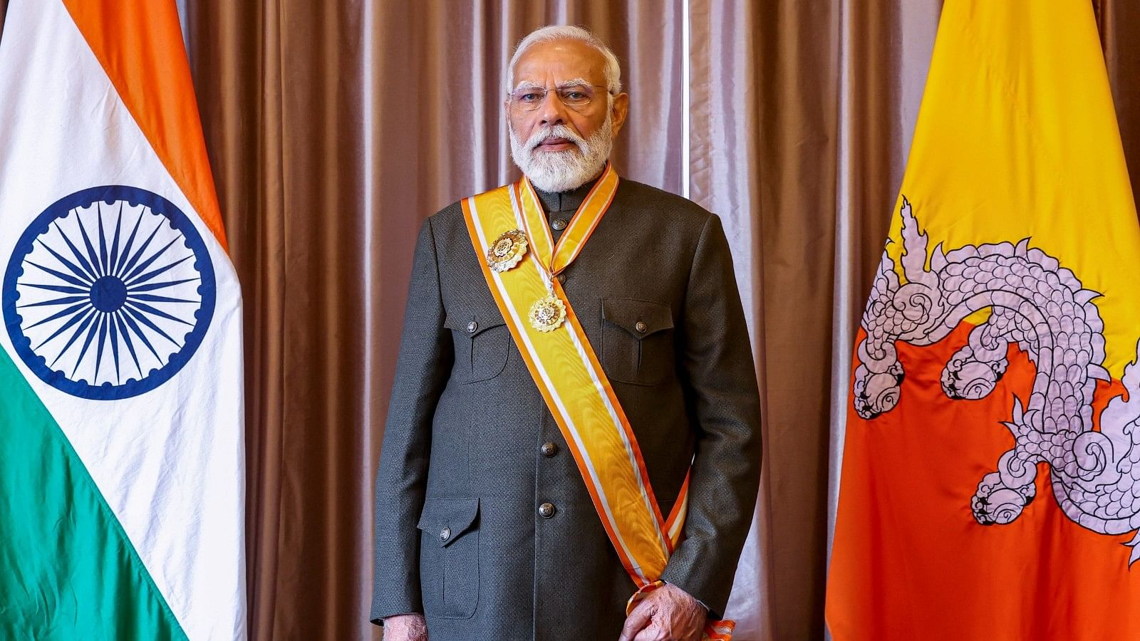 <div class="paragraphs"><p>PM मोदी भूटान के सर्वोच्च नागरिक पुरस्कार 'ऑर्डर ऑफ ड्रूक ग्यालपो' से सम्मानित|Photos</p></div>