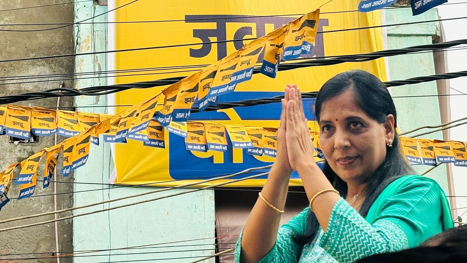 <div class="paragraphs"><p>CM केजरीवाल के बिना दिल्ली में AAP का चुनावी अभियान शुरू, सुनीता केजरीवाल का रोड शो|Photos</p></div>
