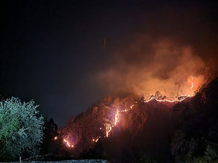 Uttarakhand Forest Fire: वन विभाग के अनुसार, 1 नवंबर 2023 से, उत्तराखंड में 606 बार जंगल में आग लगने का मामला दर्ज हुआ.