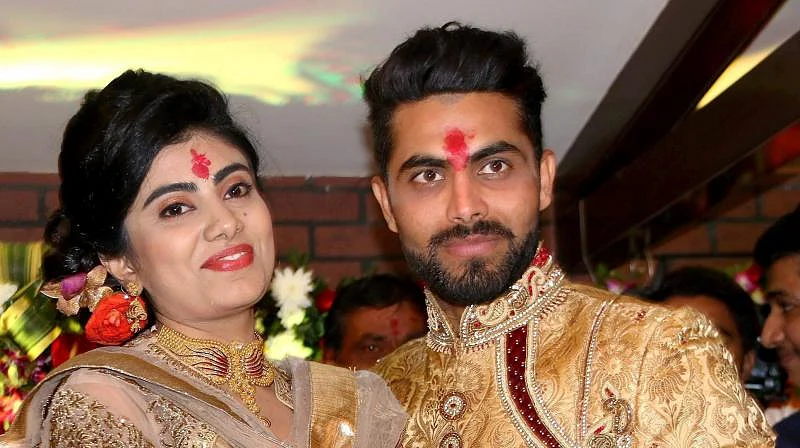 ravindra jadeja wife assaulted:रवींद्र जडेजा की बीवी रीवा सोलंकी संग पुलिसवाले की हाथापाई