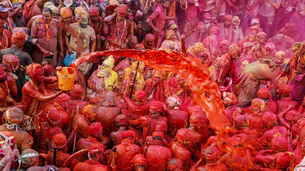 Holi 2023 Photos बिहार, बंगाल से केरल तक लट्ठमार से धुलेंडी तक खास