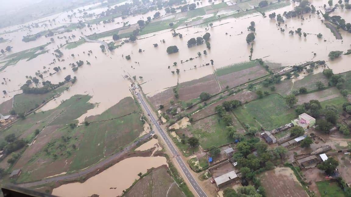 Video MP Flood|ग्वालियर-चंबल में 1171 गांव डूबे, ग्वालियर-मुंबई NH बंद, पटरी पर भरा पानी, Madhya Pradesh Flood Situation in Gwalior chambal Many villages Railway track NH affected