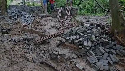 UP Lucknow Wall Collapse News लखनऊ में बारिश से गिरी दीवार, 9 लोगों की