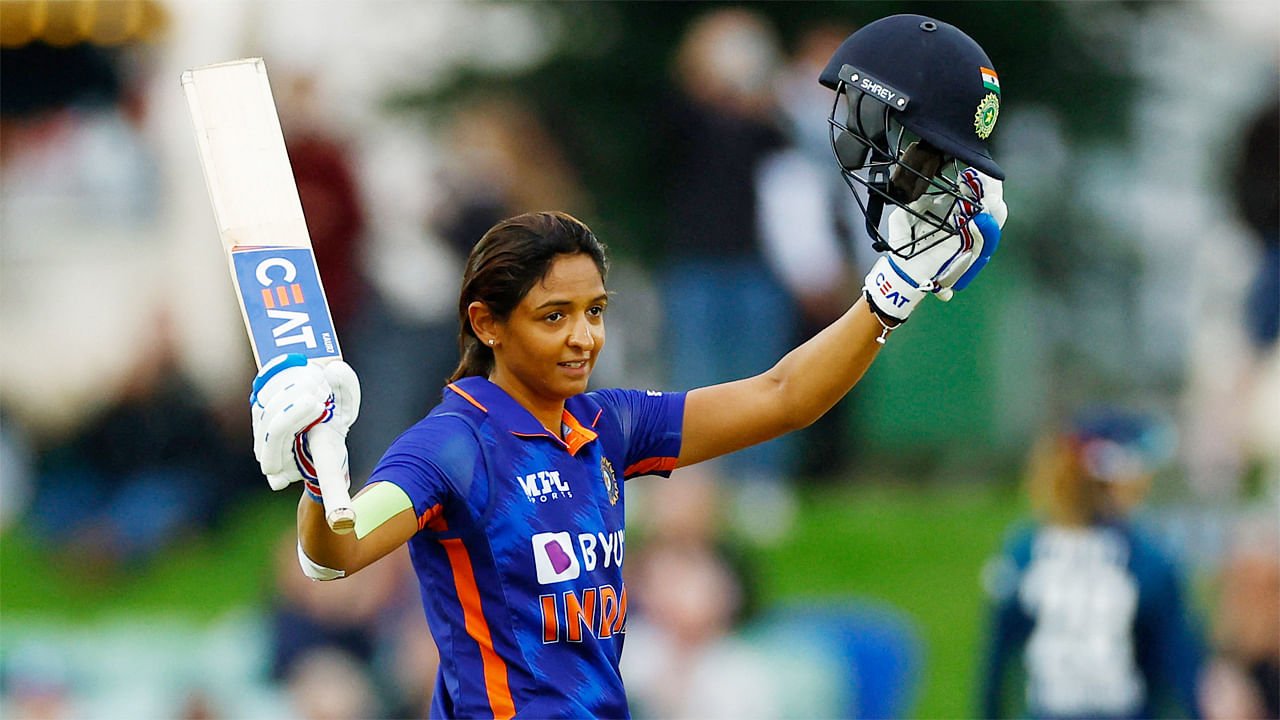 Harmanpreet Kaur की बल्लेबाजी देख फैंस ने कहा, सचिन-सहवाग की याद आ गई ...