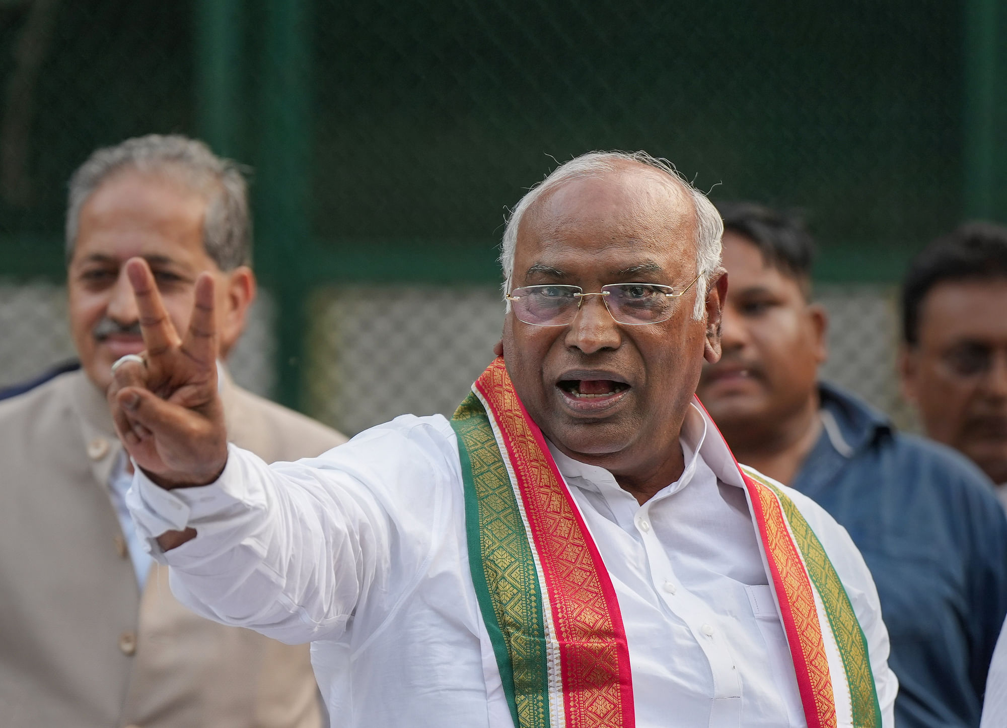 Mallikarjun Kharge Congress president: कांग्रेस को मिला परिवारवाद के आरोपों  का काट? मल्लिकार्जुन खड़गे की जीत Mallikarjun Kharge won Congress president  election meaning for party