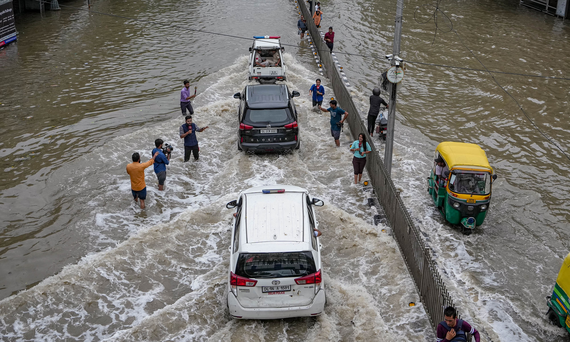 Flood In India बाढ़ से होने वाली बीमारियों से बचने के उपाय बता रहीं एक्सपर्ट Flood In India