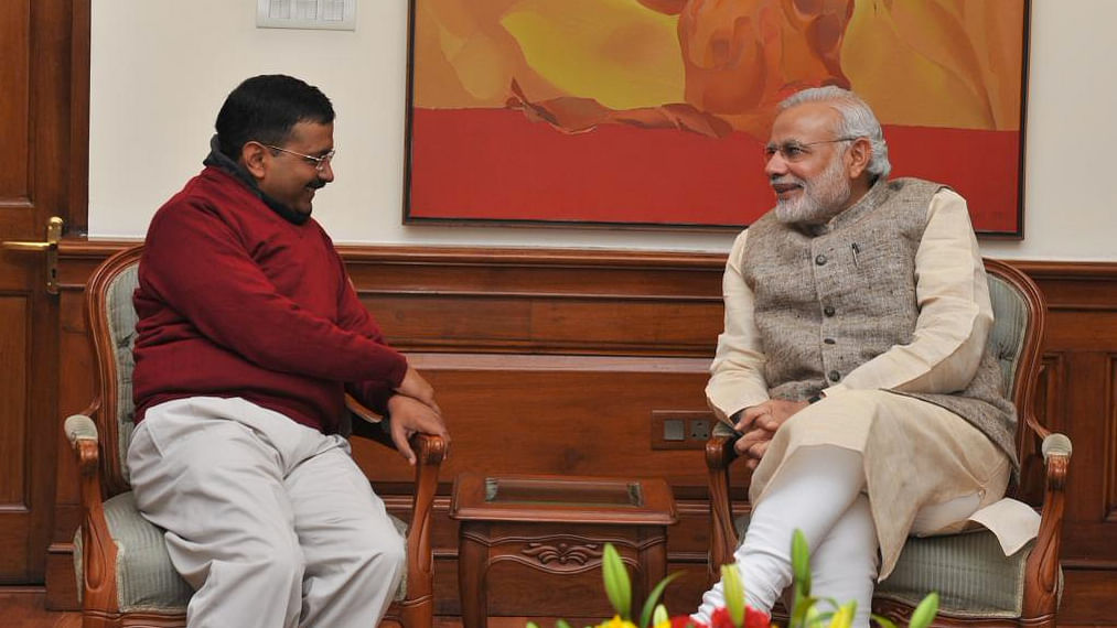 PM Narendra Modi (R) and Delhi Chief Minister Arvind Kejriwal (L) in conversation. (Photo Courtesy: Twitter/PMOIndia)