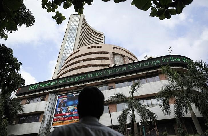 Sensex Sees First Drop in Eight Days 
