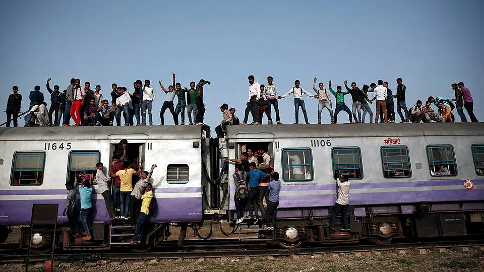 Passengers travel on an overcrowded train on the outskirts of New Delhi on February 26. Photo used for representational purpose. (Photo: Reuters/Ahmad Masood)