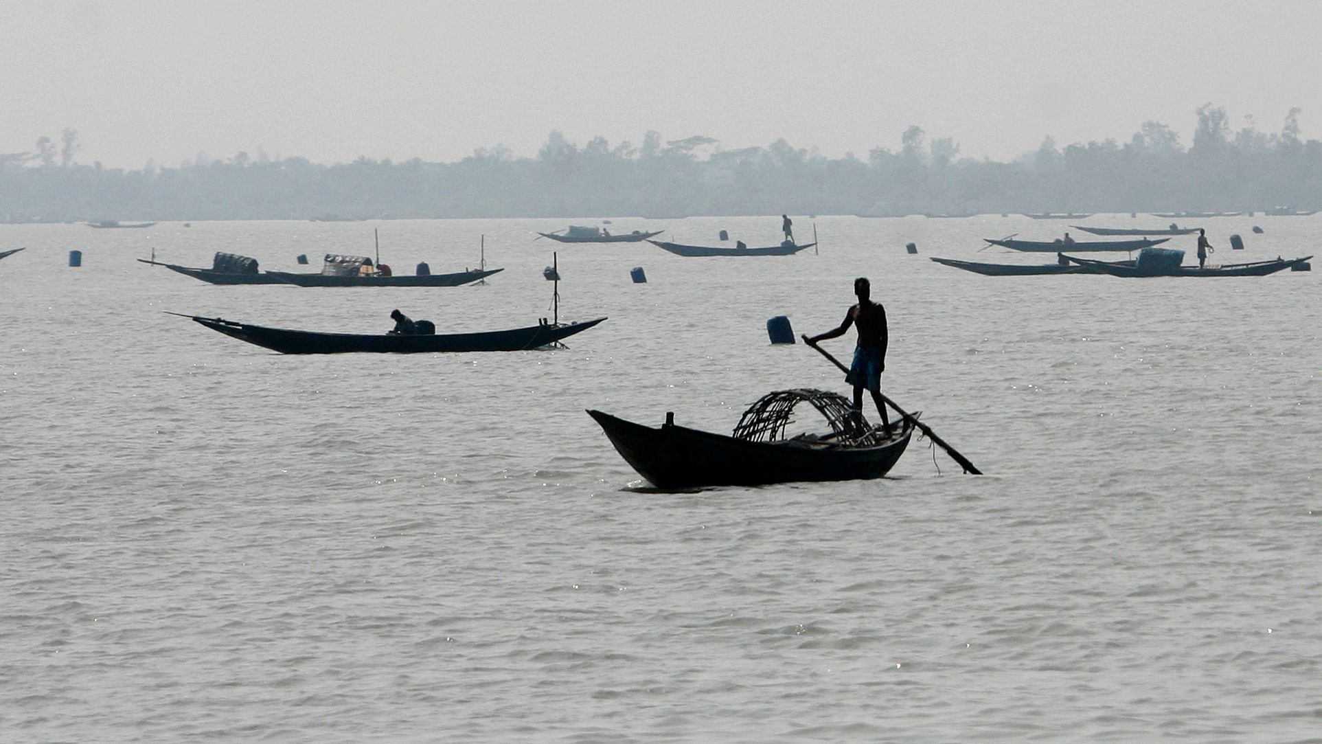 

Fishermen row their boats in the Sunderbans.&nbsp;