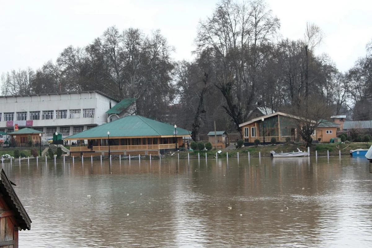 A view of river Jhelum in Srinagar city. Water levels touched the danger mark in Srinagar prompting authorities to declare floods in the valley. ( Photo: Mushtaq Khan) 