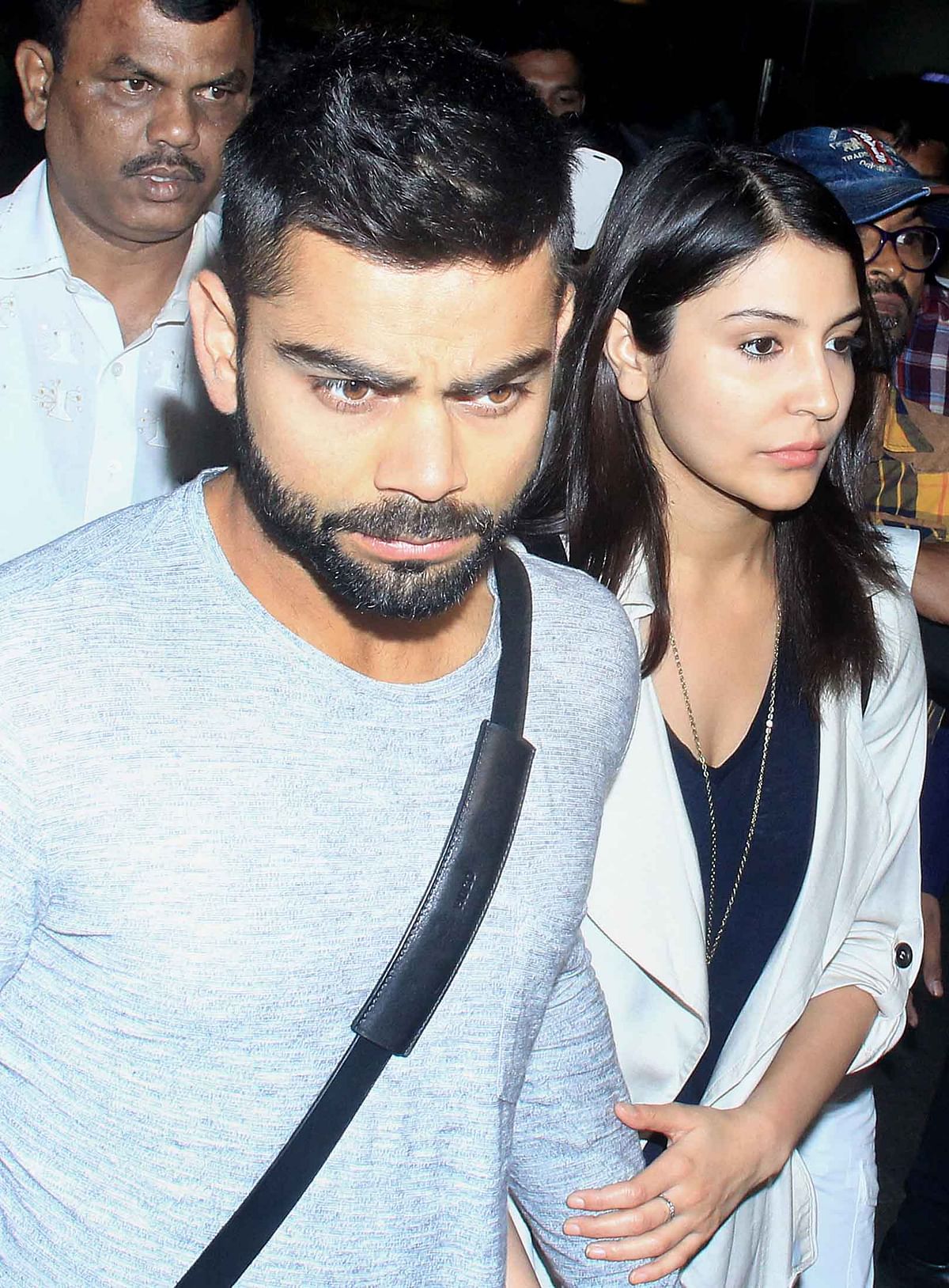Anushka & Virat - In love and expressing it. In a show of solidarity the couple held hands as they exited Mumbai airport. How Cool!