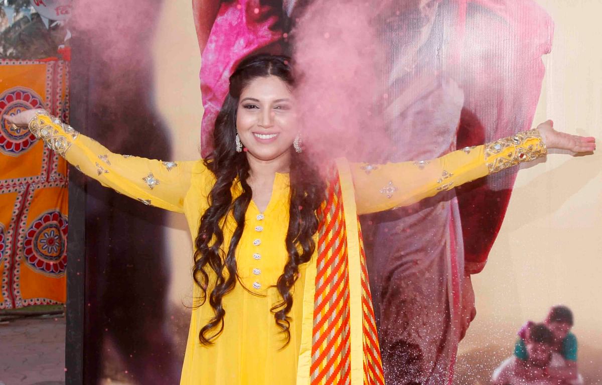 From Salman Khan, Sunny Leone, Hrithik Roshan to Gulzar and Javed Akhtar’s Holi party; take a look at Bollywood in colours