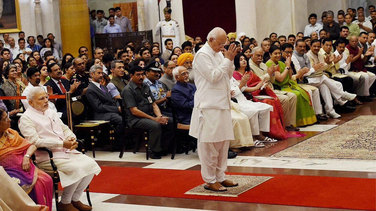 BJP Veteran Leader LK Advani Receives the Padma Vibhushan Award (Photo: PTI)