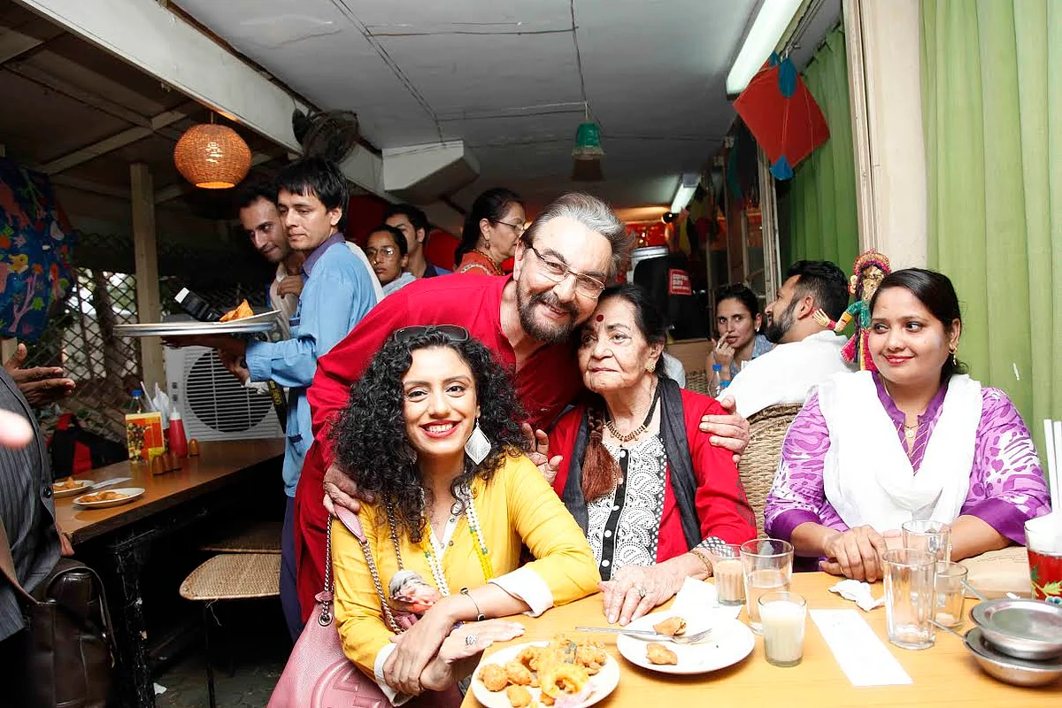 Kabir Bedi with partner Parveen Dusanj with Usha R Khanna at Cafe Samovar (Photo: Yogen Shah)