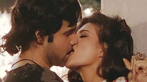 Emraan Hashmi and Jacquline Fernandes get tongue twisted in <i>Murder 2.&nbsp;</i>