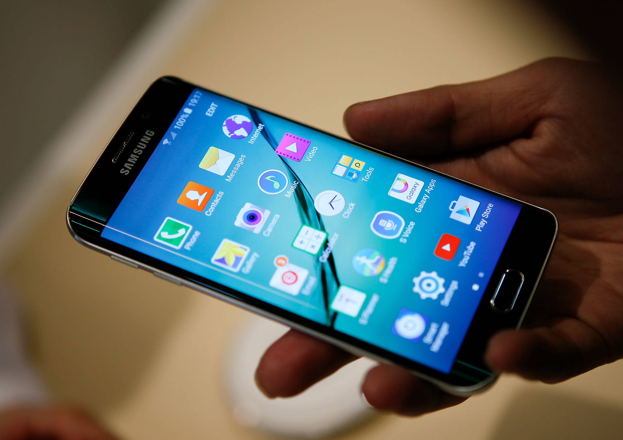 The Galaxy S6 Edge smartphone at the Samsung Galaxy Unpacked event before the Mobile World Congress in Barcelona, March 1, 2015. (Photo: Reuters)