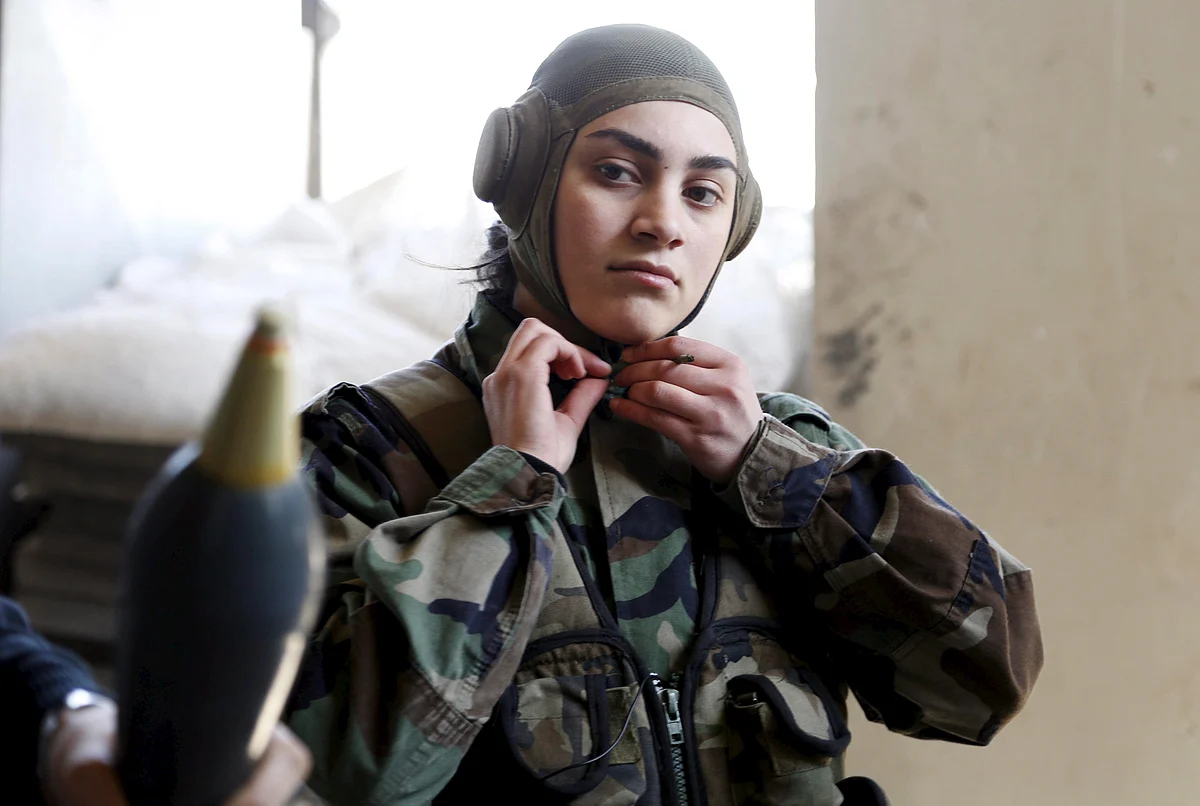 <!--StartFragment-->A member of a female commando battalion which is part of the Syrian Army, wears her headgear in the government-controlled area of Jobar, a suburb of Damascus, March 19, 2015. (Photo: Reuters)<!--EndFragment-->