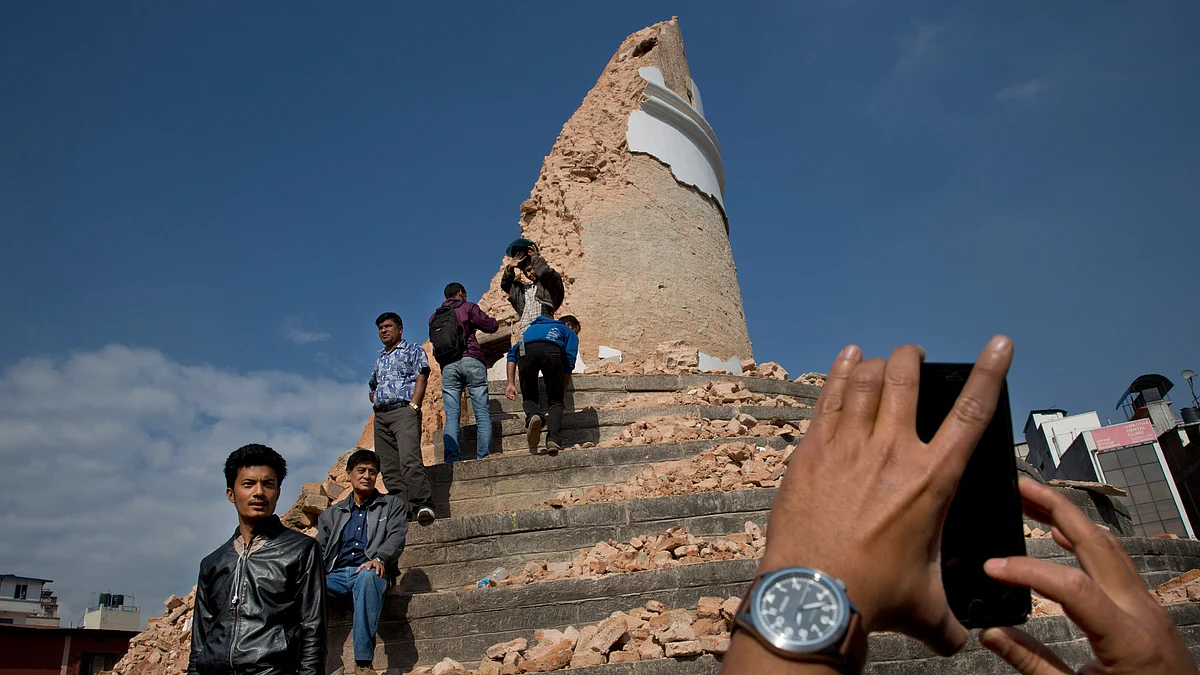 Locals take snapshots with their cell phones at the historic Dharahara Tower, a city landmark, that was damaged in Saturday’s earthquake in Kathmandu, Nepal, Monday, April 27, 2015. (Photo: AP) 