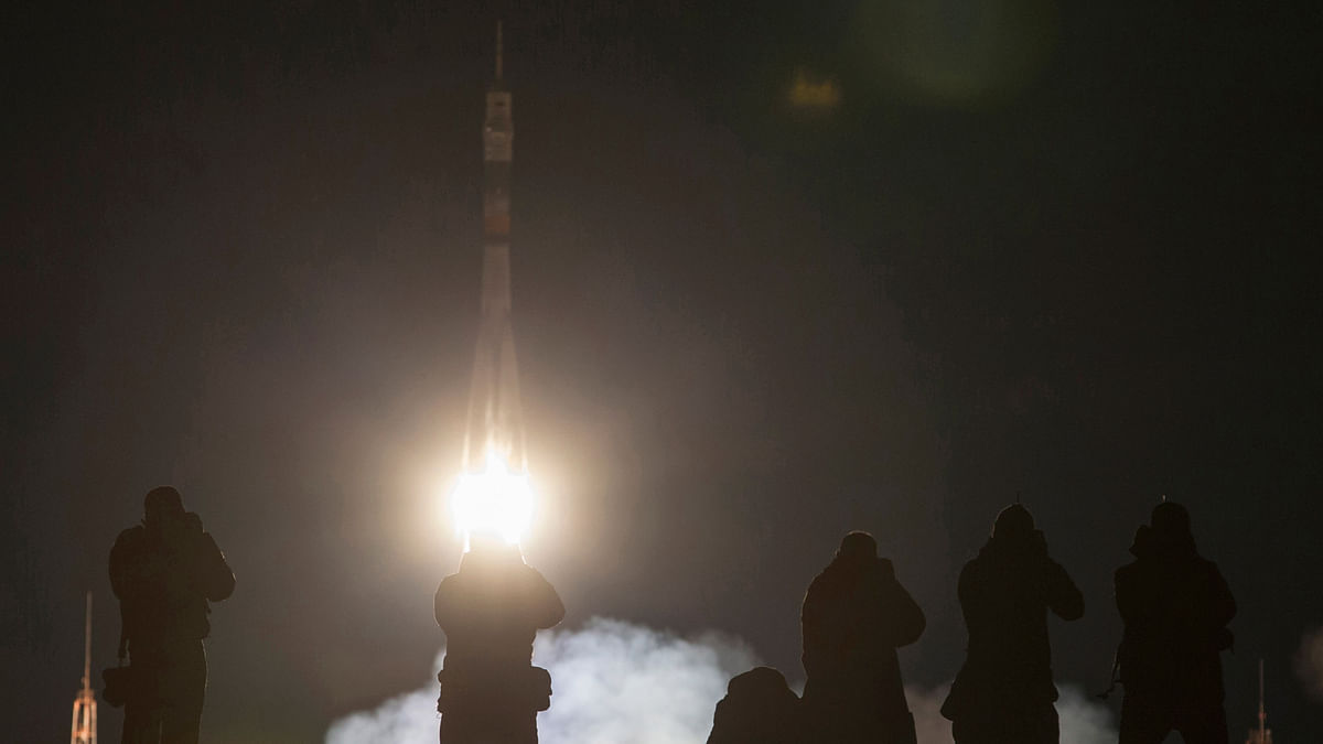 Out-of-control Russian spacecraft is plunging to earth after developing technical faults.