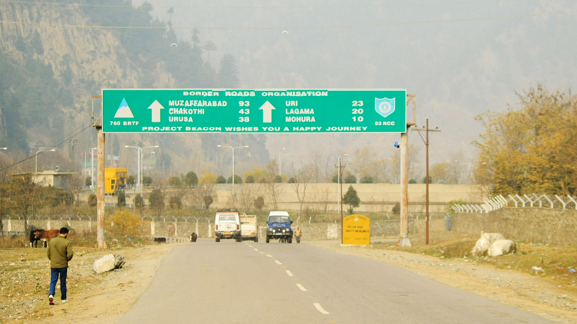 Srinagar-Muzaffarabad highway near Uri. Image used for representational purposes.(Photo: Aabid Shafi/<b>The Quint</b>)