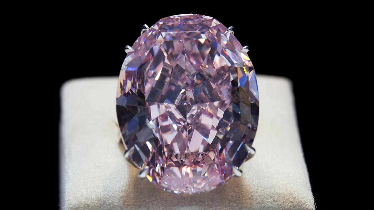 The Pink Star diamond is displayed during a press preview at Sotheby’s in Hong Kong October 3, 2013. (Photo: Reuters)
