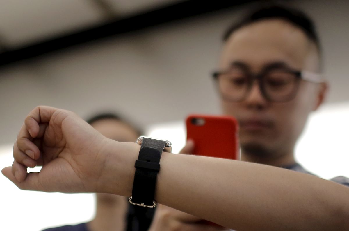 As Apple gets ready to roll-out the smartwatch, its knock-off versions  are already on sale in China.