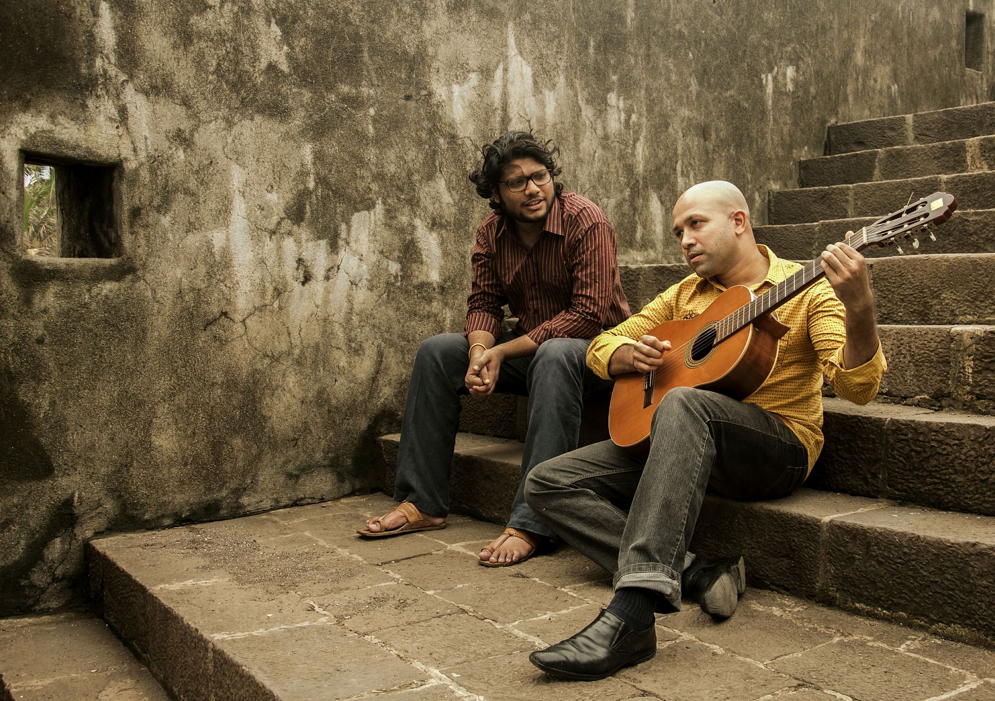 Jammin’ away: Sankarshan Kini and Anurag Shanker create a new acoustic landscape (Photo: Facebook/Anurag Shankar)