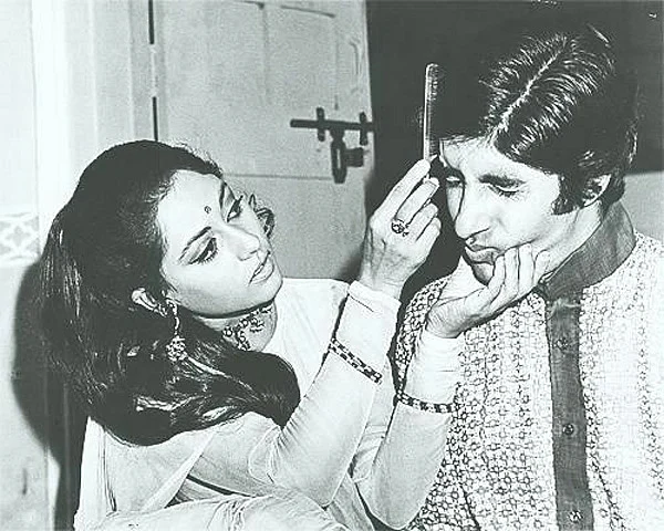 No that’s not Abhishek Bachchan! Jaya Bhaduri is combing superstar and husband Amitabh Bachchan’s hair in this adorable click 