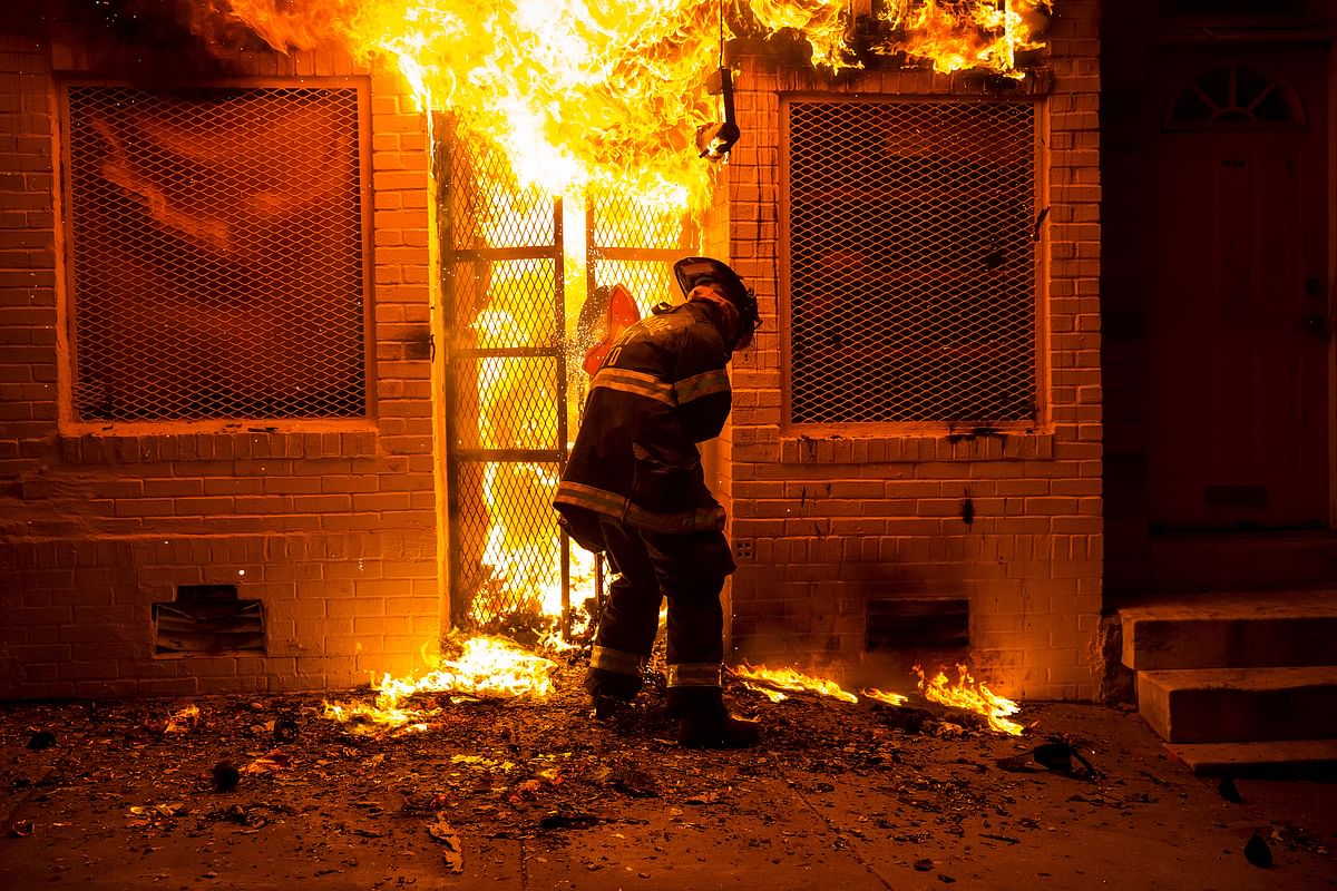  Powerful photos from the Baltimore riots speak volumes about the scene on ground.
