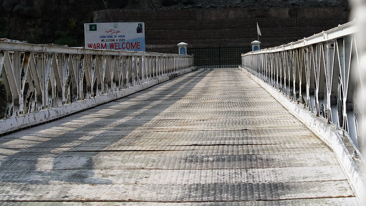 Kaman Aman Setu or the Bridge of Peace is the vital link between the two sides of kashmir. (Photo: Aabid Shafi/ The Quint)