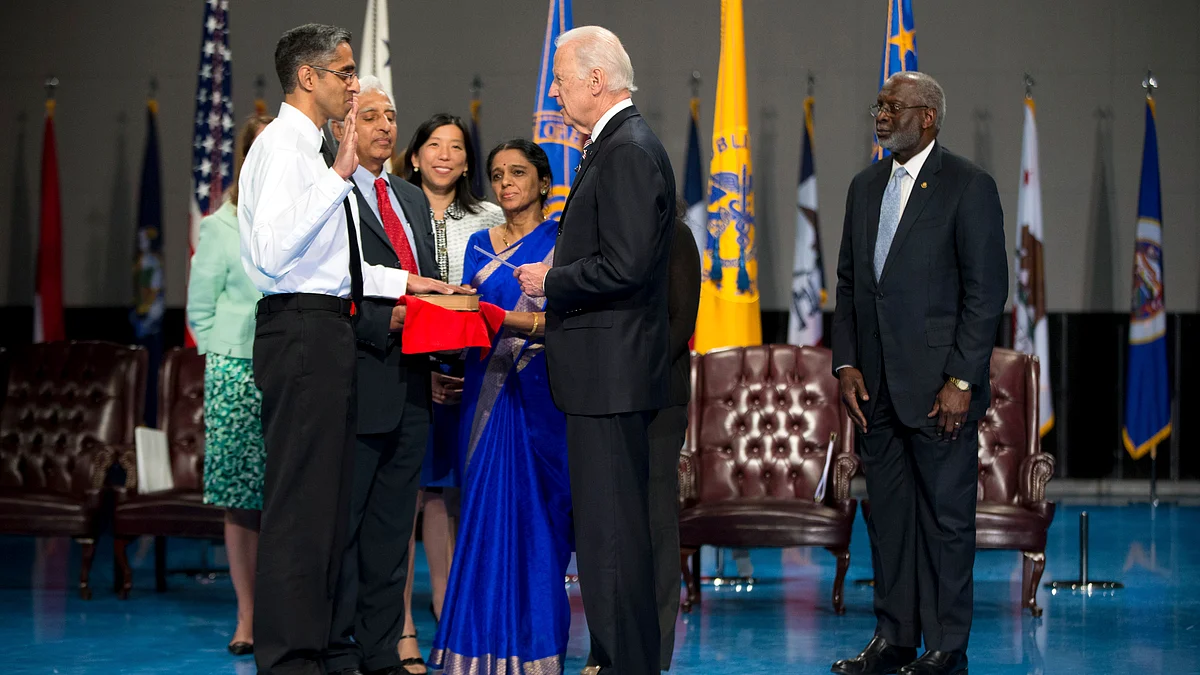 <!--StartFragment--> U.S. Surgeon General Vivek Murthy, left, as he is ceremonially sworn-in by Vice President Joe Biden. (Photo: AP)<!--EndFragment-->