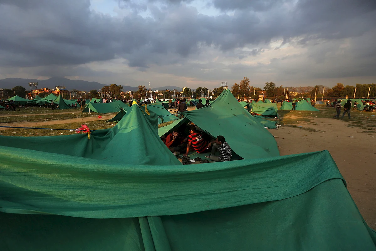<!--StartFragment-->People sit inside their makeshift shelter on open ground after an earthquake in Kathmandu. (Photo: Reuters)<!--EndFragment-->