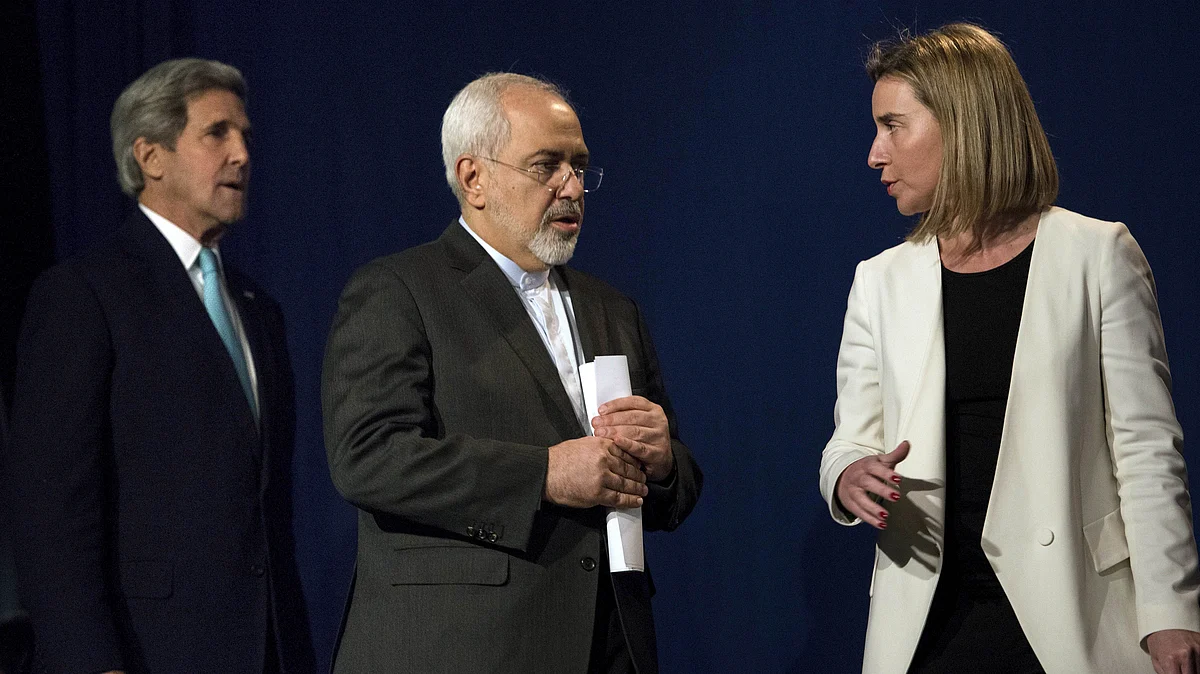 <!--EndFragment-->US Secretary of State John Kerry (L), Iranian Foreign Minister Javad Zarif (C) and European Union High Representative for Foreign Affairs and Security Policy Federica Mogherini (R) arrive to deliver a statement at the Swiss Federal Institute of Technology in Lausanne. (Photo: Reuters)