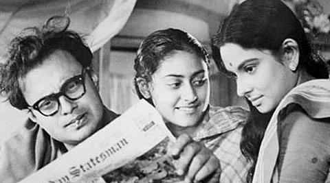 Jaya Bachchan is the young teenager (middle) in this still from her first on-screen performance in Satyajit Ray’s <i>Mahanagar</i> (1963)