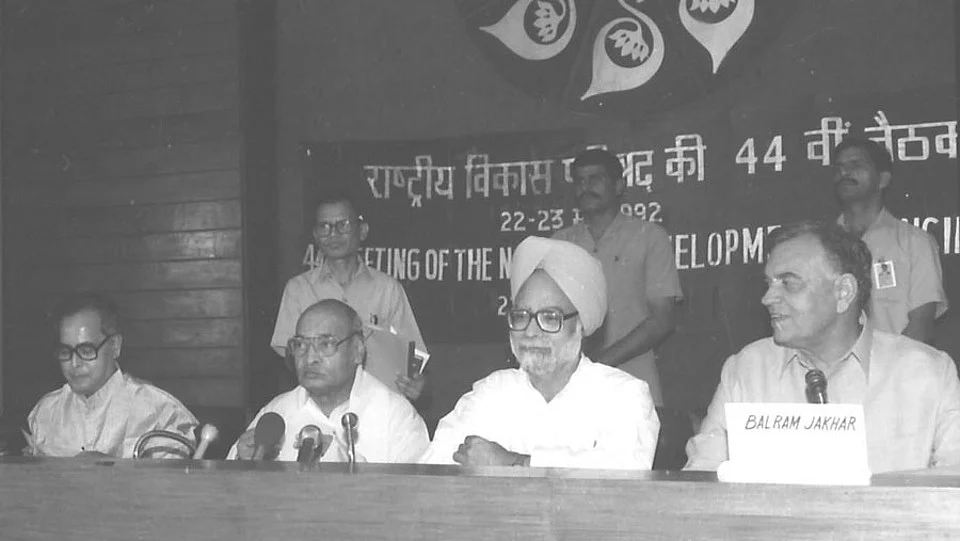 Manmohan Singh (second from R) with PV Narasimha Rao to his left. (Photo Courtesy: Photodivision.gov.in)
